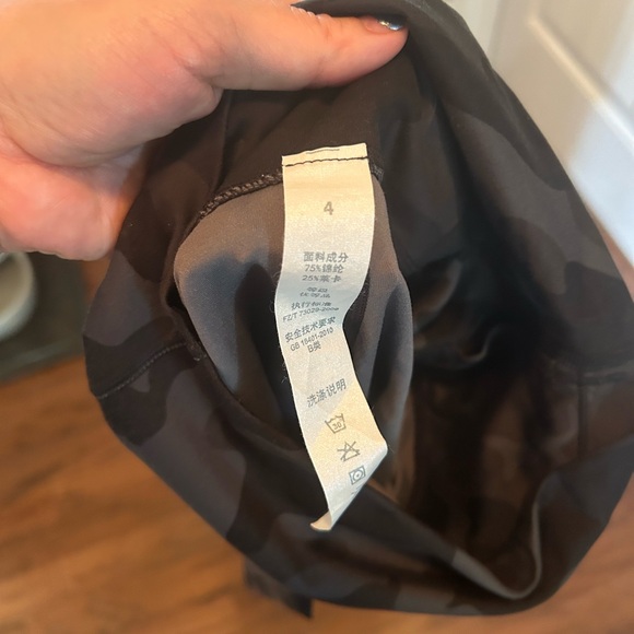 Knock-off Lululemon Align black gray camo Leggings - Size 4 - high waisted - 25” - Picture 3 of 3